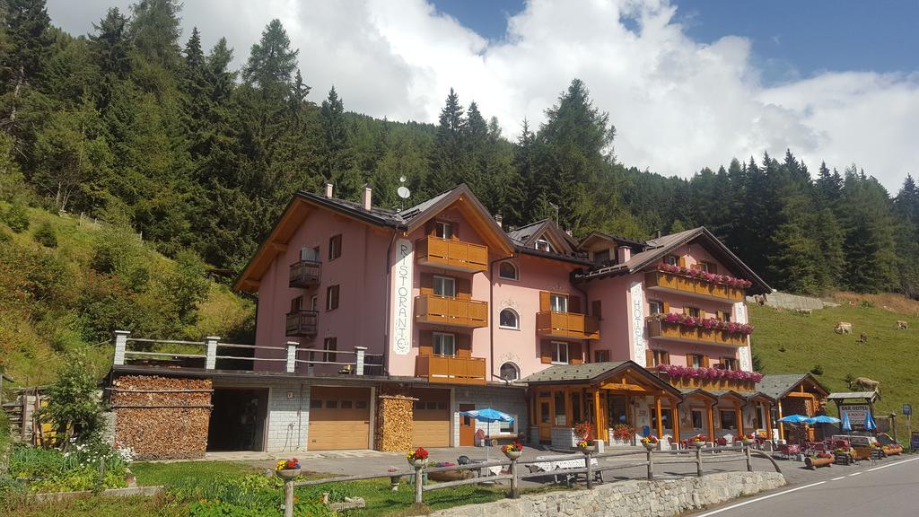 Hotel La Roccia Passo del Tonale Exterior photo