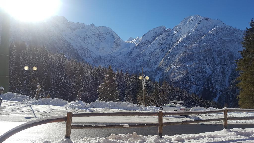 Hotel La Roccia Passo del Tonale Exterior photo