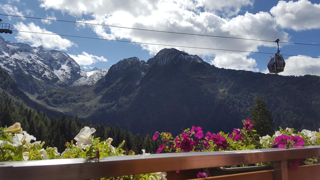 Hotel La Roccia Passo del Tonale Exterior photo